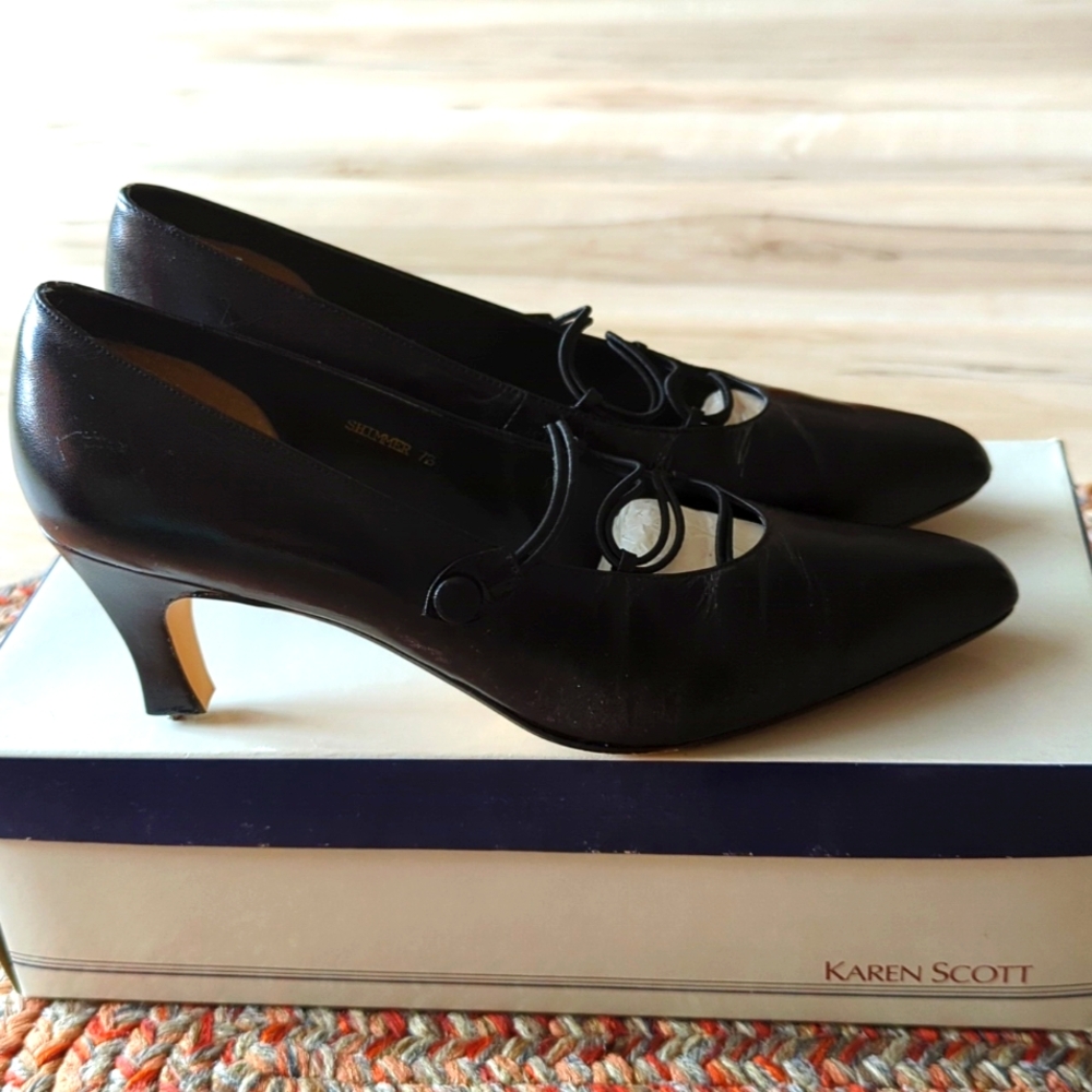 Karen Scott heel